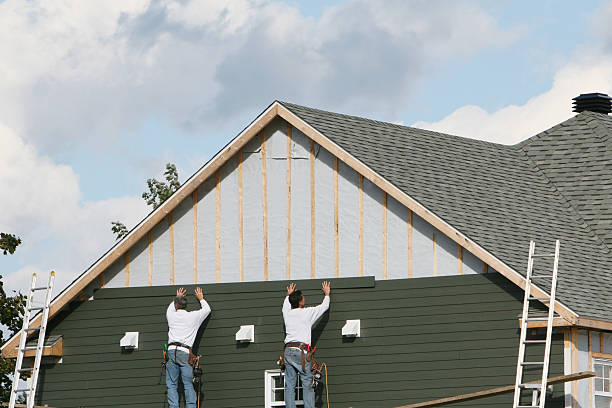 Professional Siding technician working in Niles, IL